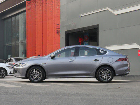 ন্যাশনাল VI বাইড QIN PLUS 2021 EV DM-I 55KM 1.5L 81kW 4 ডোর 5 সিট সেডান